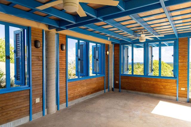 310 BRAVOS DE BOSTON, Vieques, PR 00765