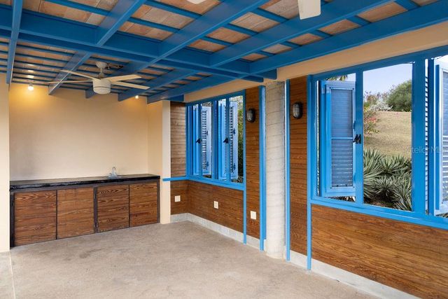 310 BRAVOS DE BOSTON, Vieques, PR 00765