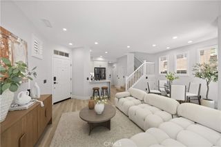 328 Flyers Ln, Tustin, CA 92782