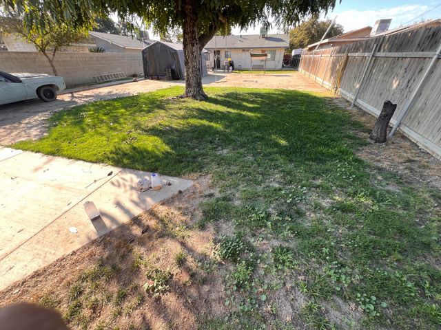 752 S T Street S, Tulare, CA 93274