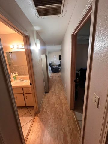 752 S T Street S, Tulare, CA 93274