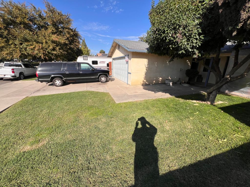 752 S T Street S, Tulare, CA 93274