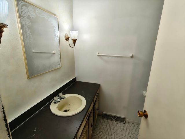 31 Smoke Road, Valparaiso, IN 46385