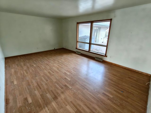 31 Smoke Road, Valparaiso, IN 46385