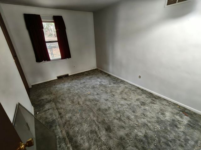 31 Smoke Road, Valparaiso, IN 46385