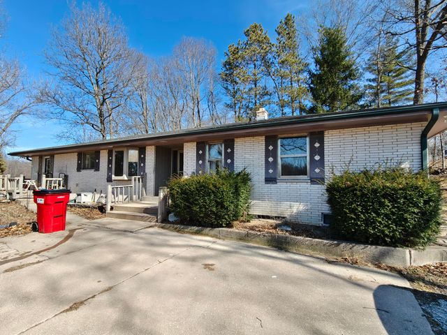 31 Smoke Road, Valparaiso, IN 46385