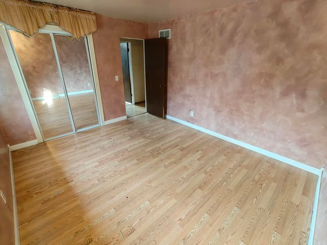 31 Smoke Road, Valparaiso, IN 46385