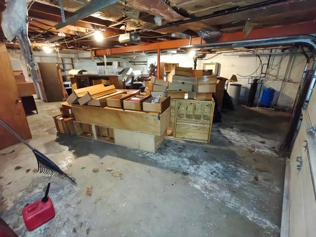 31 Smoke Road, Valparaiso, IN 46385