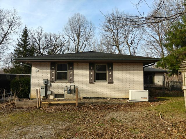 31 Smoke Road, Valparaiso, IN 46385