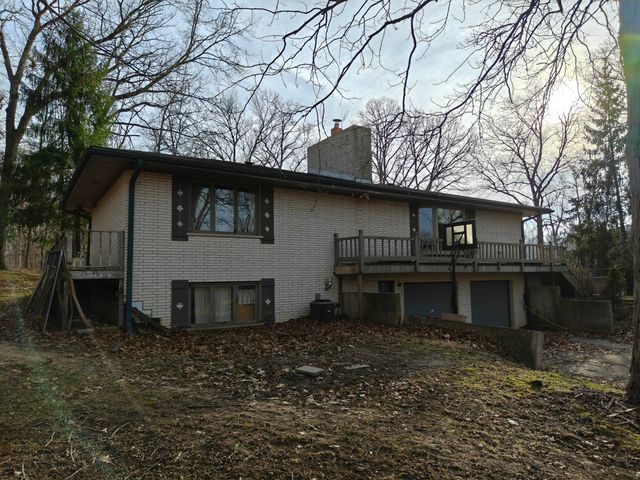 31 Smoke Road, Valparaiso, IN 46385