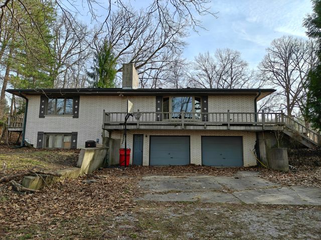 31 Smoke Road, Valparaiso, IN 46385