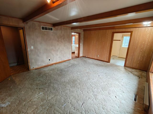 31 Smoke Road, Valparaiso, IN 46385