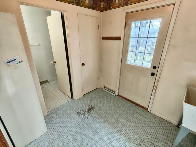 31 Smoke Road, Valparaiso, IN 46385