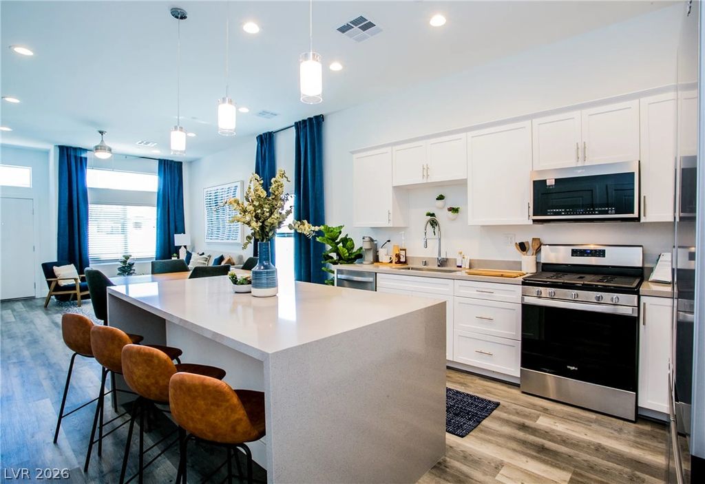 10519 Prospering Valley Way, Las Vegas, NV 89166