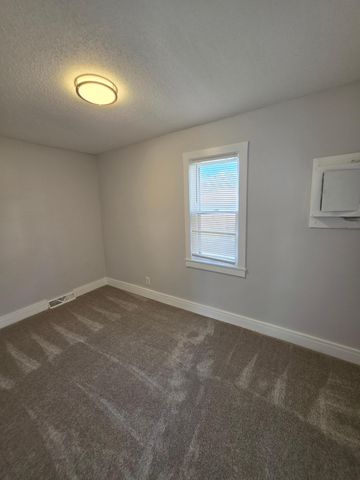 1722 5th Street NE, Minneapolis, MN 55413