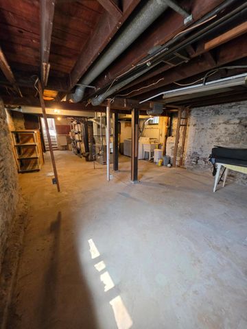 1722 5th Street NE, Minneapolis, MN 55413