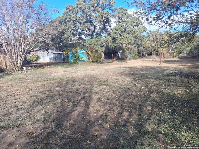 10484 Park Road 37, Lakehills, TX 78063