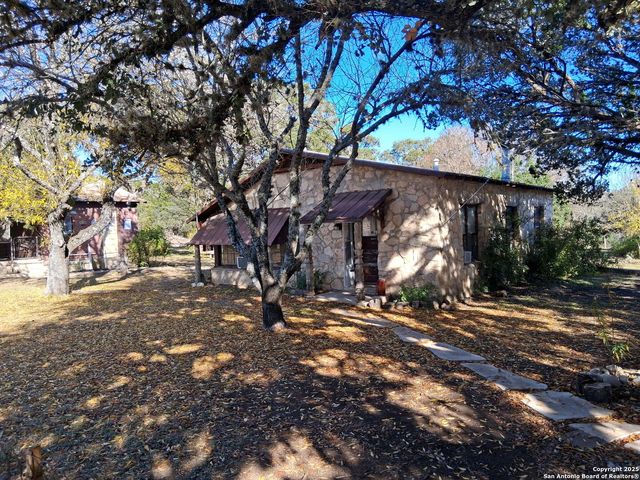 10484 Park Road 37, Lakehills, TX 78063