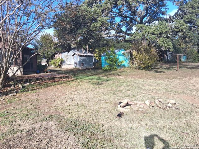 10484 Park Road 37, Lakehills, TX 78063