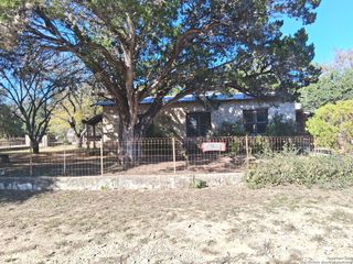 10484 Park Road 37, Lakehills, TX 78063