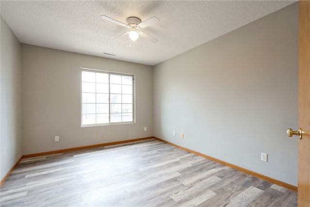 250 Cimarron Drive 124, Hiawatha, IA 52233