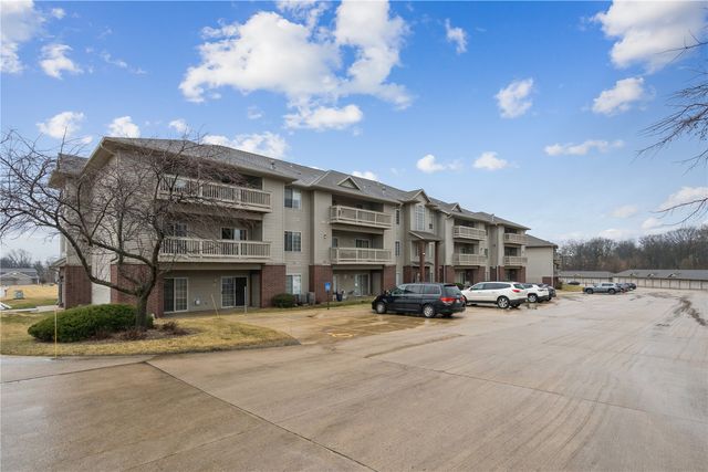 250 Cimarron Drive 124, Hiawatha, IA 52233