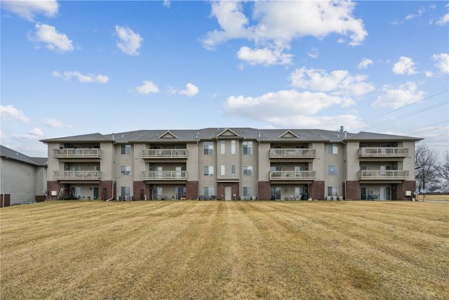 250 Cimarron Drive 124, Hiawatha, IA 52233