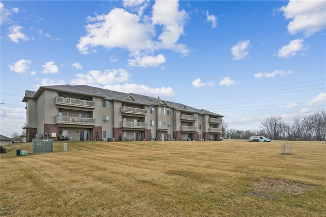 250 Cimarron Drive 124, Hiawatha, IA 52233