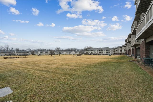 250 Cimarron Drive 124, Hiawatha, IA 52233