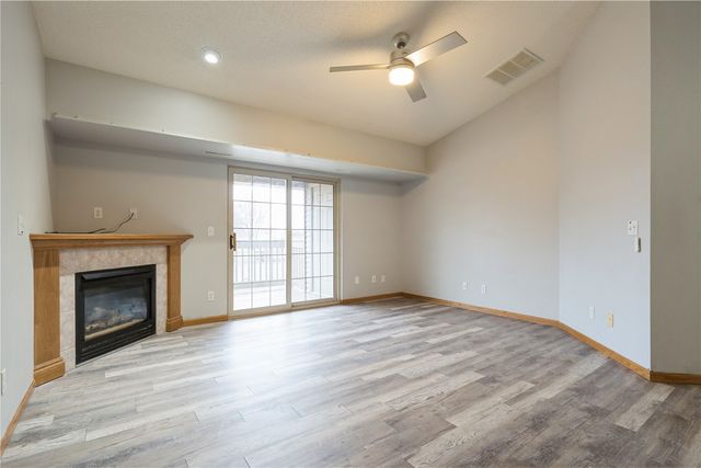 250 Cimarron Drive 124, Hiawatha, IA 52233