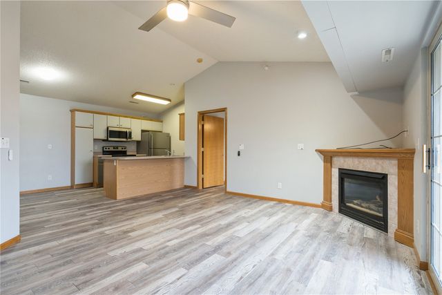 250 Cimarron Drive 124, Hiawatha, IA 52233