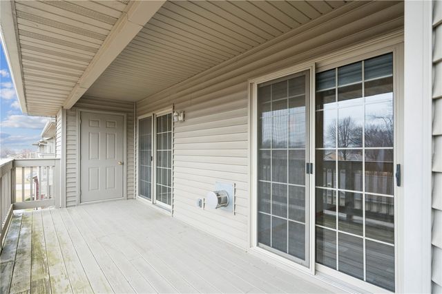 250 Cimarron Drive 124, Hiawatha, IA 52233
