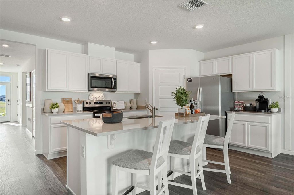 Image 3 of property listing at 8595 CAPE FOX COVE, Lakeland, FL 33810