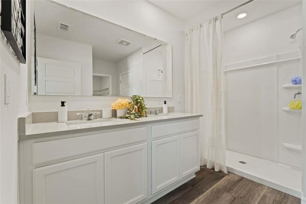 Image 37 of property listing at 8595 CAPE FOX COVE, Lakeland, FL 33810