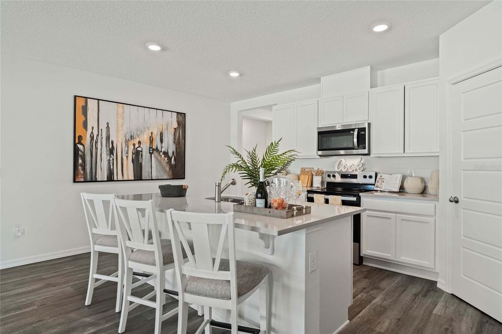 Image 6 of property listing at 8595 CAPE FOX COVE, Lakeland, FL 33810