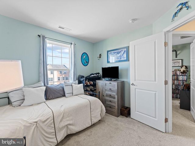 21 TAILOR LN, Sicklerville, NJ 08081