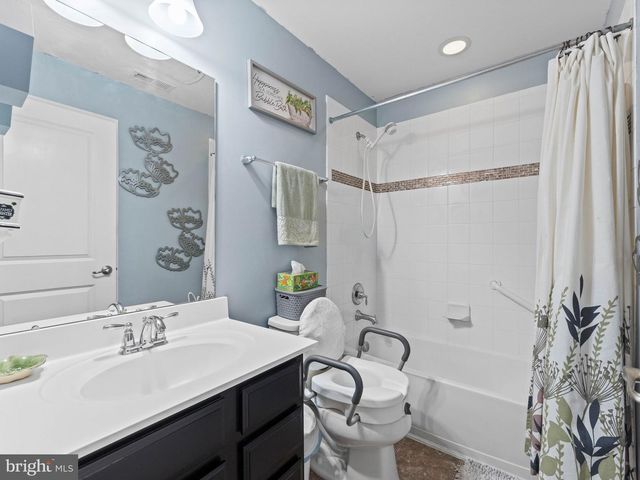 21 TAILOR LN, Sicklerville, NJ 08081