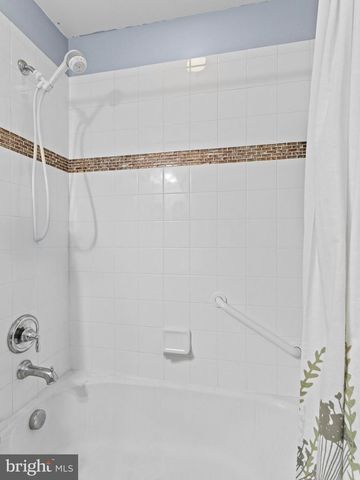 21 TAILOR LN, Sicklerville, NJ 08081