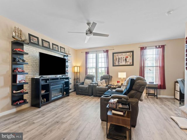 21 TAILOR LN, Sicklerville, NJ 08081