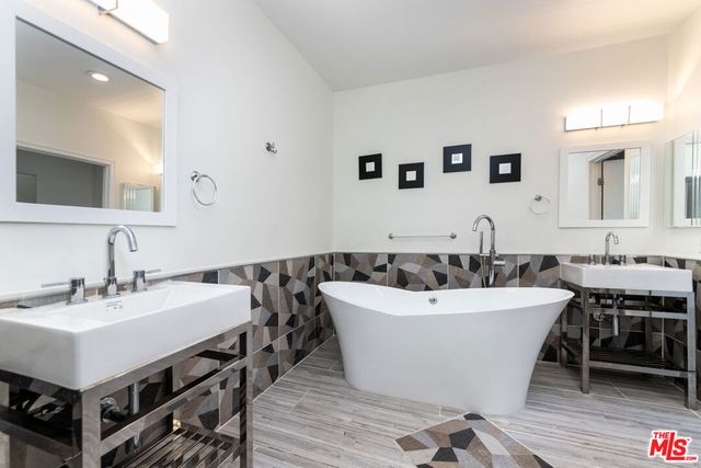 117 N Gale Drive 306, Beverly Hills, CA 90211