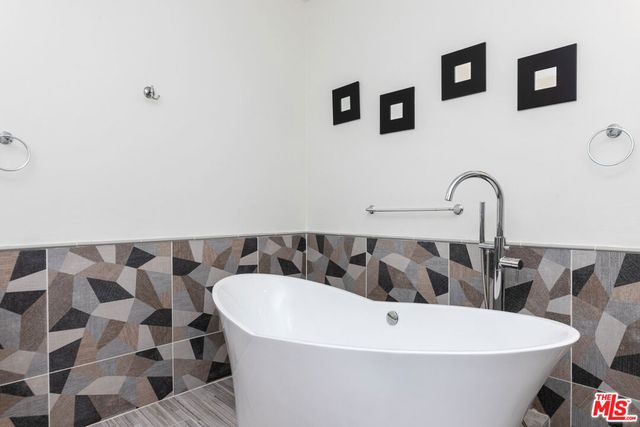 117 N Gale Drive 306, Beverly Hills, CA 90211