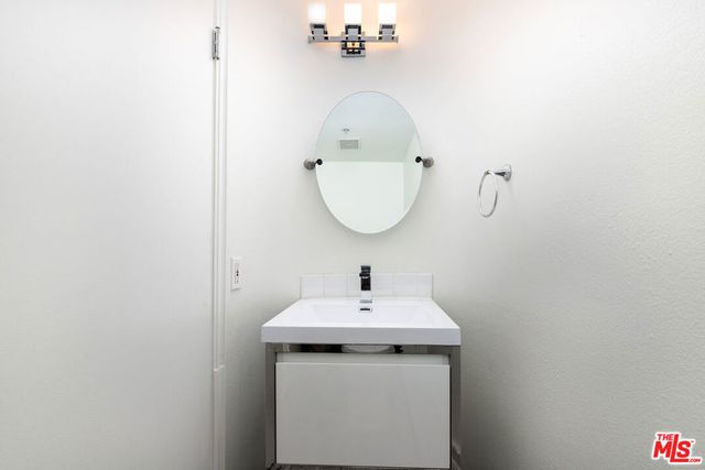 117 N Gale Drive 306, Beverly Hills, CA 90211