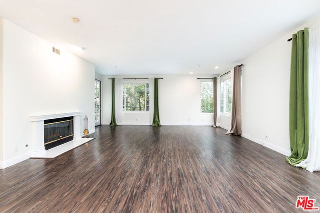 117 N Gale Drive 306, Beverly Hills, CA 90211