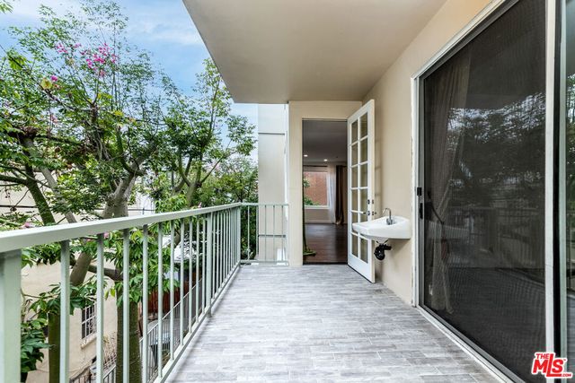 117 N Gale Drive 306, Beverly Hills, CA 90211