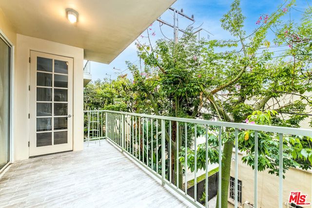 117 N Gale Drive 306, Beverly Hills, CA 90211