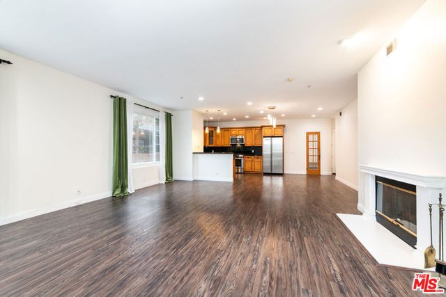 117 N Gale Drive 306, Beverly Hills, CA 90211