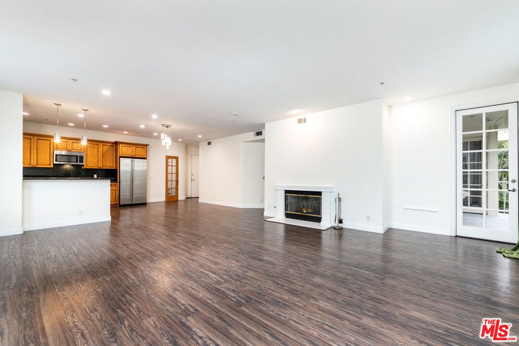 117 N Gale Drive 306, Beverly Hills, CA 90211