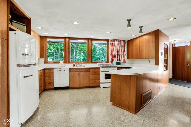 944 Fry Road, Greenwood, IN 46142