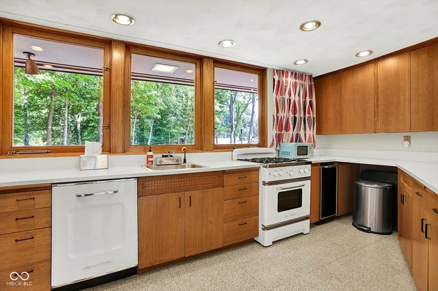 944 Fry Road, Greenwood, IN 46142