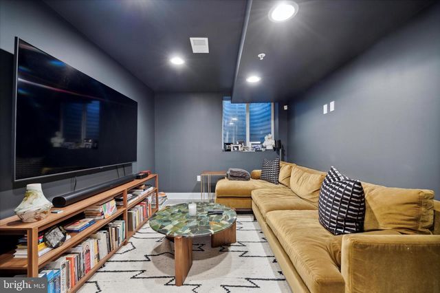 2137 N DARIEN ST, Philadelphia, PA 19122